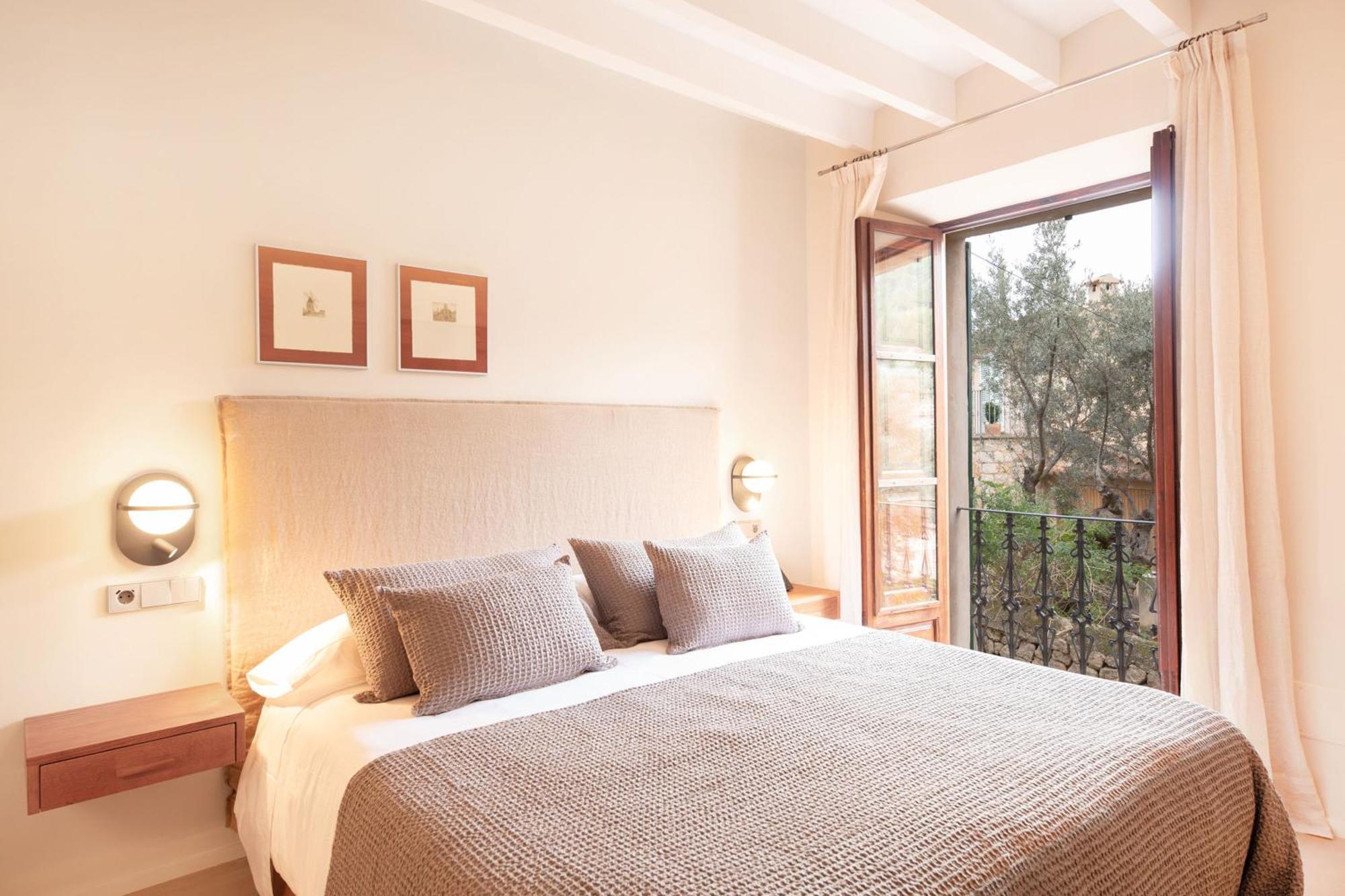 Double Room,1651734316:JPEG